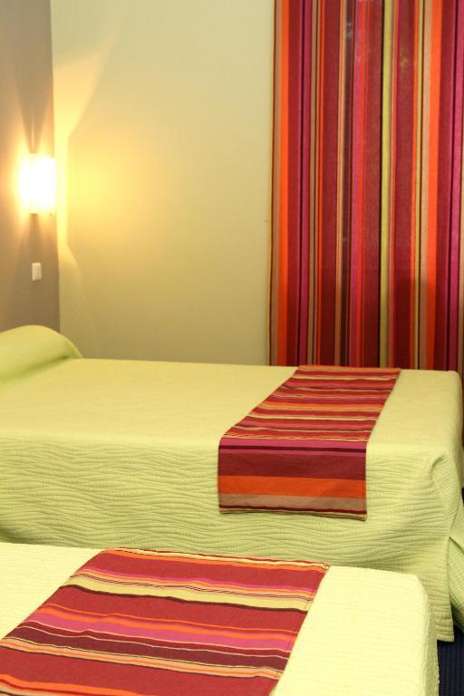 Logis Hotel Le Clos Des Oliviers Bourg-Saint-Andéol Værelse billede